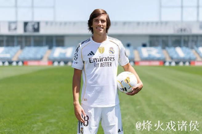 官方:皇马签下本菲卡后卫A-卡雷拉斯;据悉转会费5000万欧元 官方:皇马签下本菲卡后卫A-卡雷拉斯;据悉转会费5000万欧元