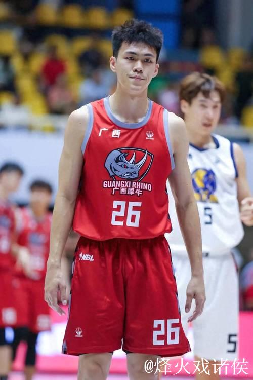 广西野球王庞峥麟这CBA首秀如何？面对陈盈骏和赵睿砍下16分