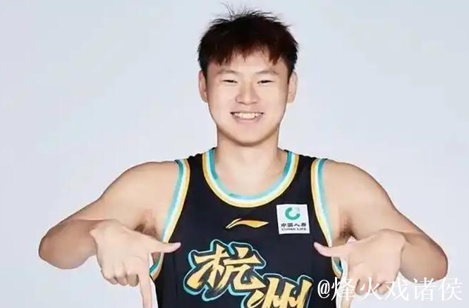 输辽宁问题太多!全队没配合,王博无应变,吴晓下滑引篮板被虐! 输辽宁问题太多!全队没配合,王博无应变,吴晓下滑引篮板被虐!