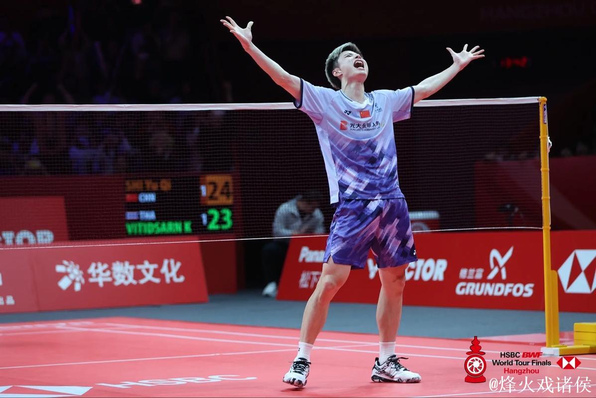世界羽联总决赛：石宇奇直落两局击败昆拉武特挺进决赛